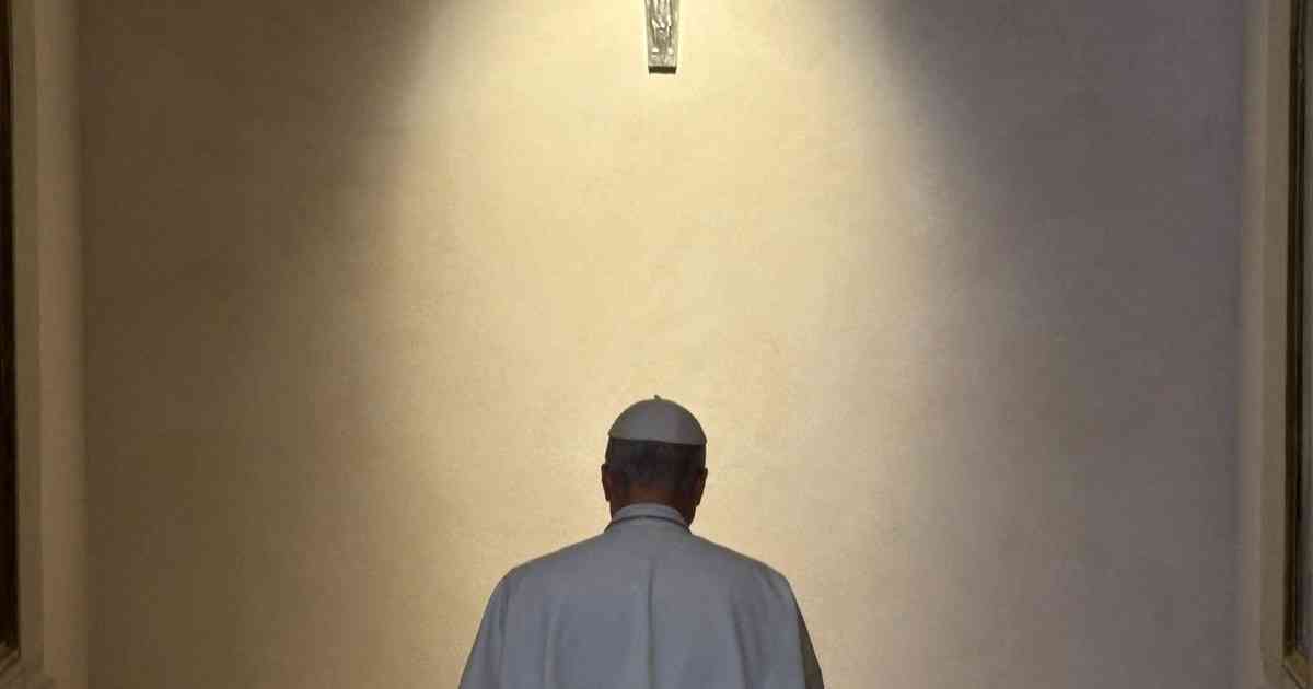 En una de sus primeras actividades, el papa León XIV visitó la tumba de Francisco