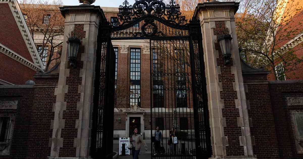 Sigue la ofensiva de Donald Trump: ahora prohíbe a Harvard inscribir estudiantes extranjeros